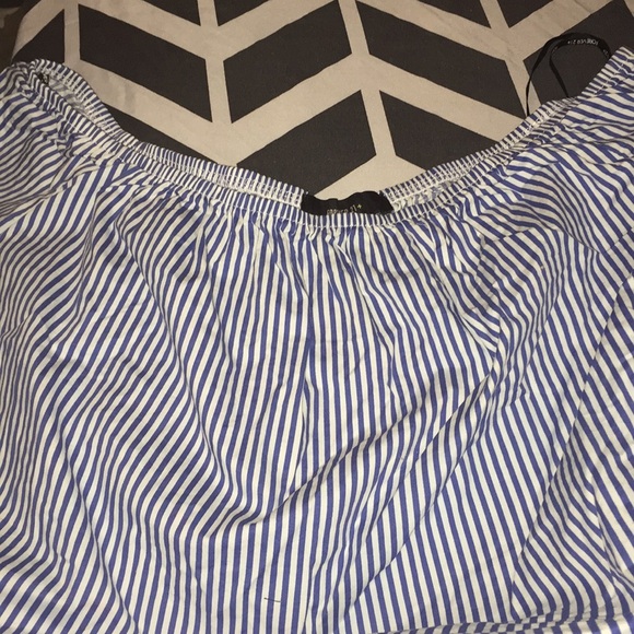 Nice crop top - Picture 3 of 3